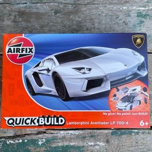 Lamborghini Aventador Plastic Model Car Kit AIRFIX QUICK BUILD